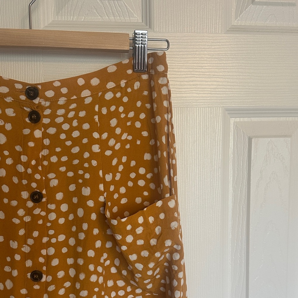 LAST CHANCE🏷️ Button-Front Midi Skirt, like new